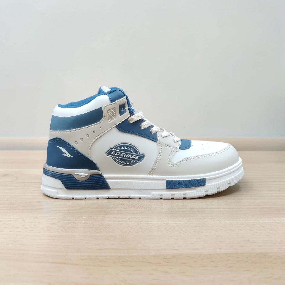 Asian Sneaker Motion11