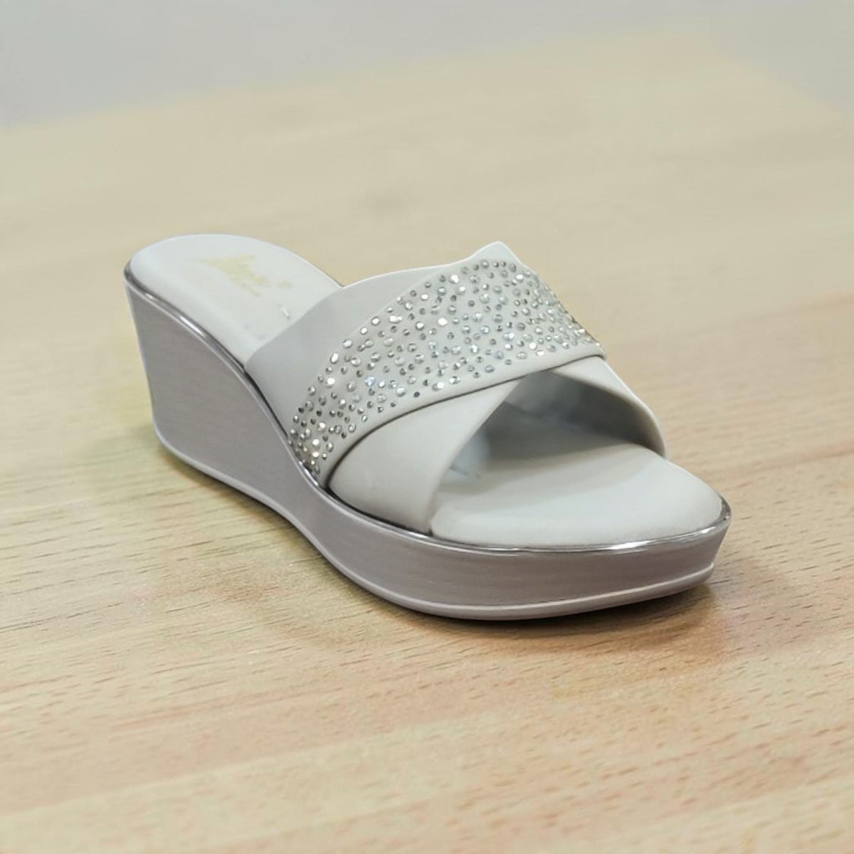 Sleek Casual Walker OLA334/M101