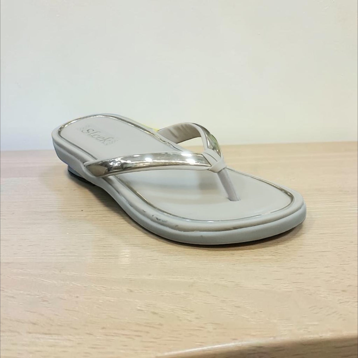 Sleek Casual Slipper OLA116/140