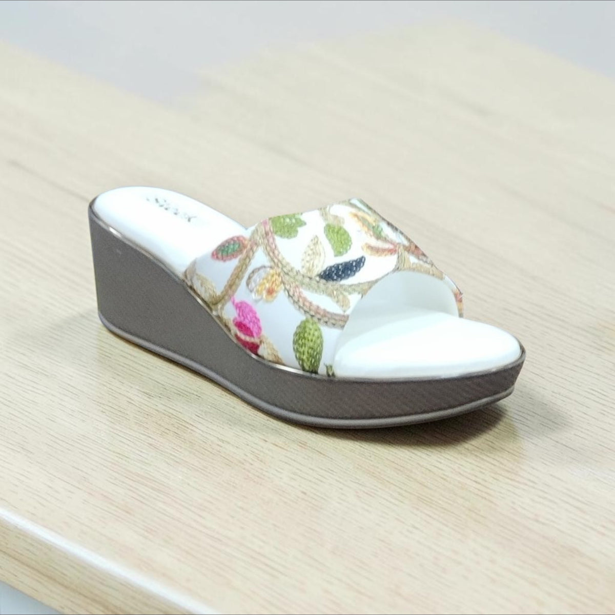 Sleek Kadhai Heel Walker OLA248/7801