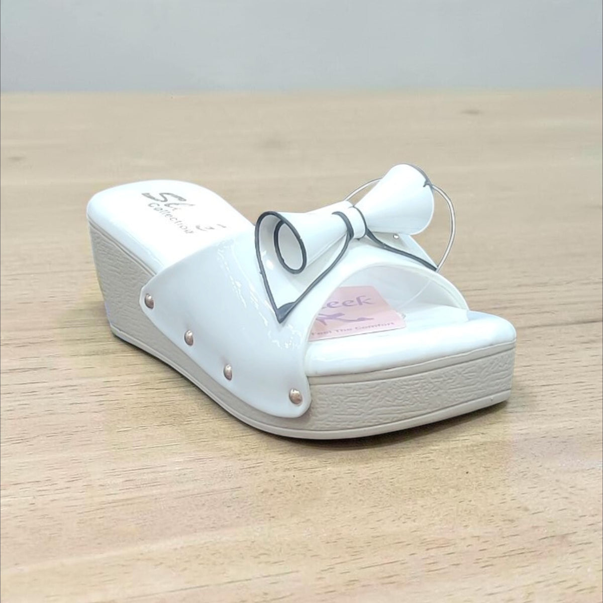Sleek Casual Walker OLA16/3623