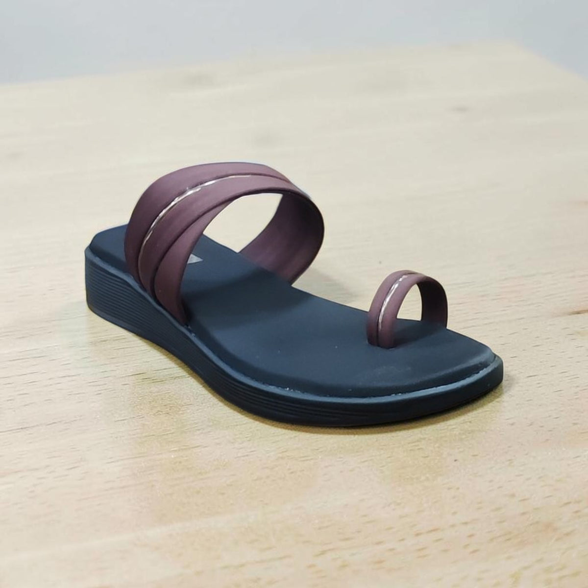 Sleek Casual Kolhapuri Slipper OLA15/442