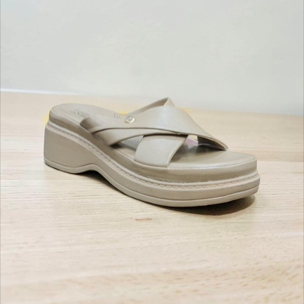 Sleek Casual Heel Walker OLA341/4889