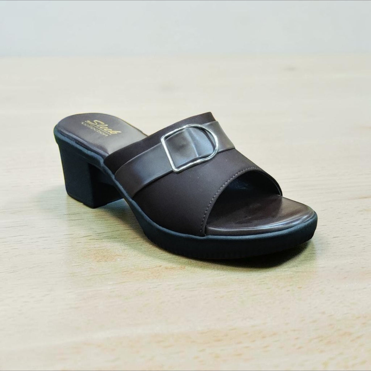Sleek Casual Walker OLA1/1651