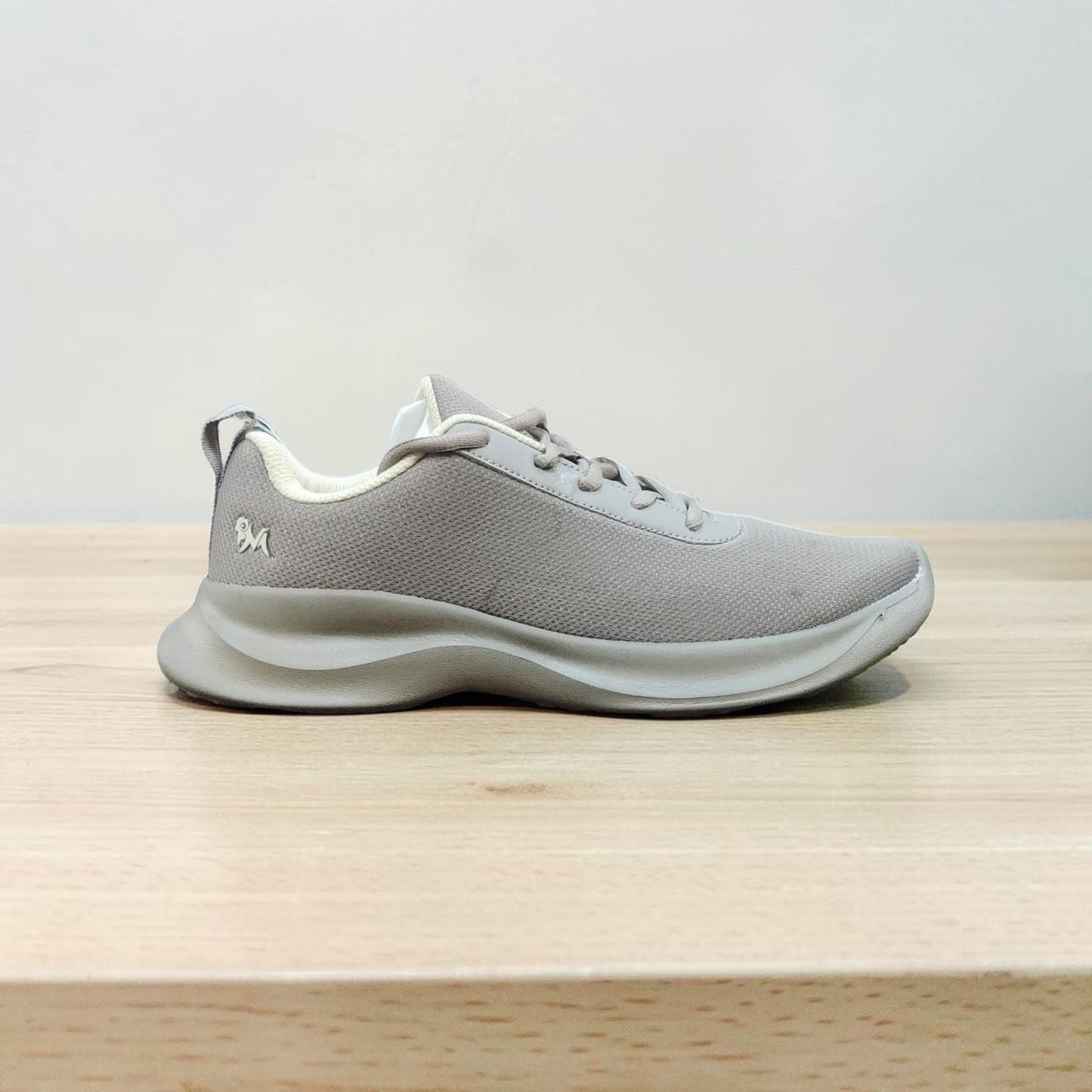 Neeman's Sports Shoes ERUS