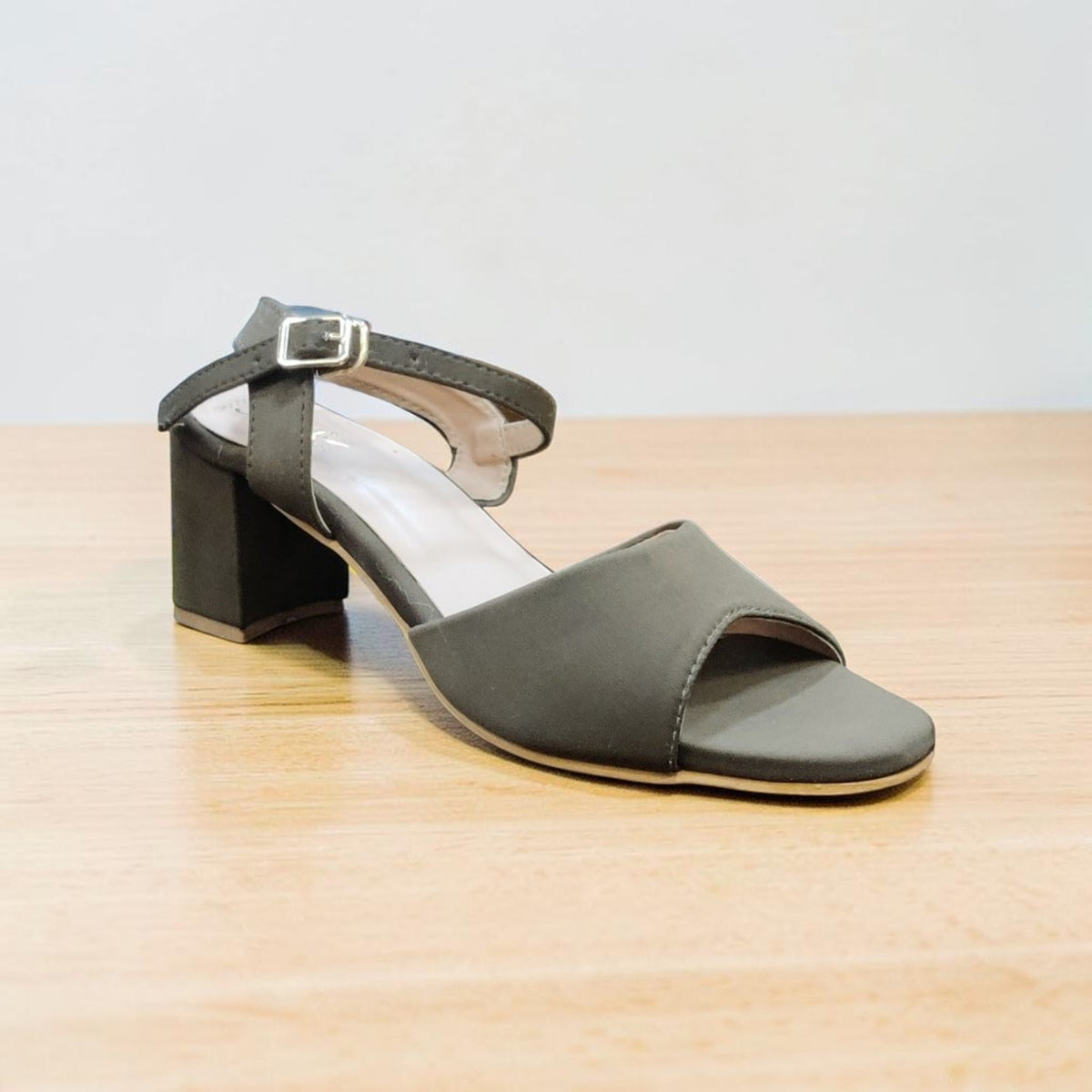 Sleek Casual Heel OLA53/413